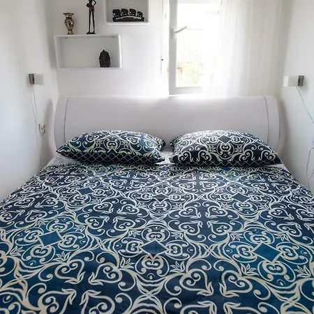 Emili Apartment *